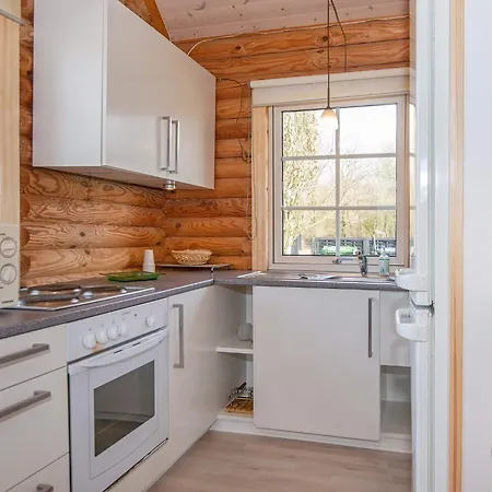 4 Person In Hovborg-by Traum *