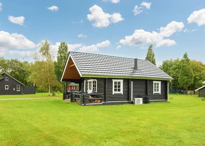 4 Person In Hovborg-by Traum