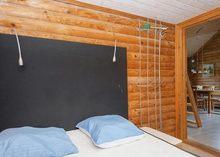 4 Person In Hovborg-by Traum