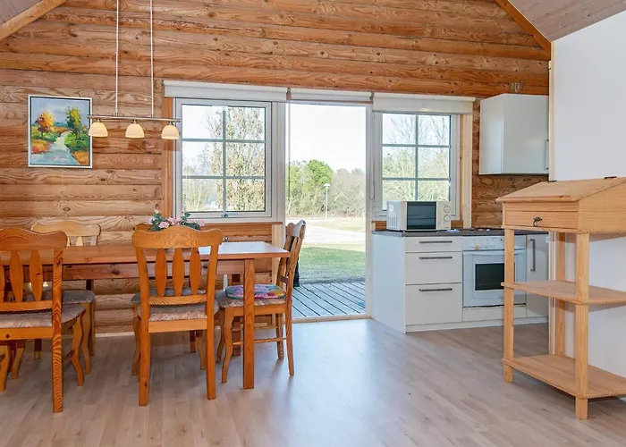 4 Person In Hovborg-by Traum *